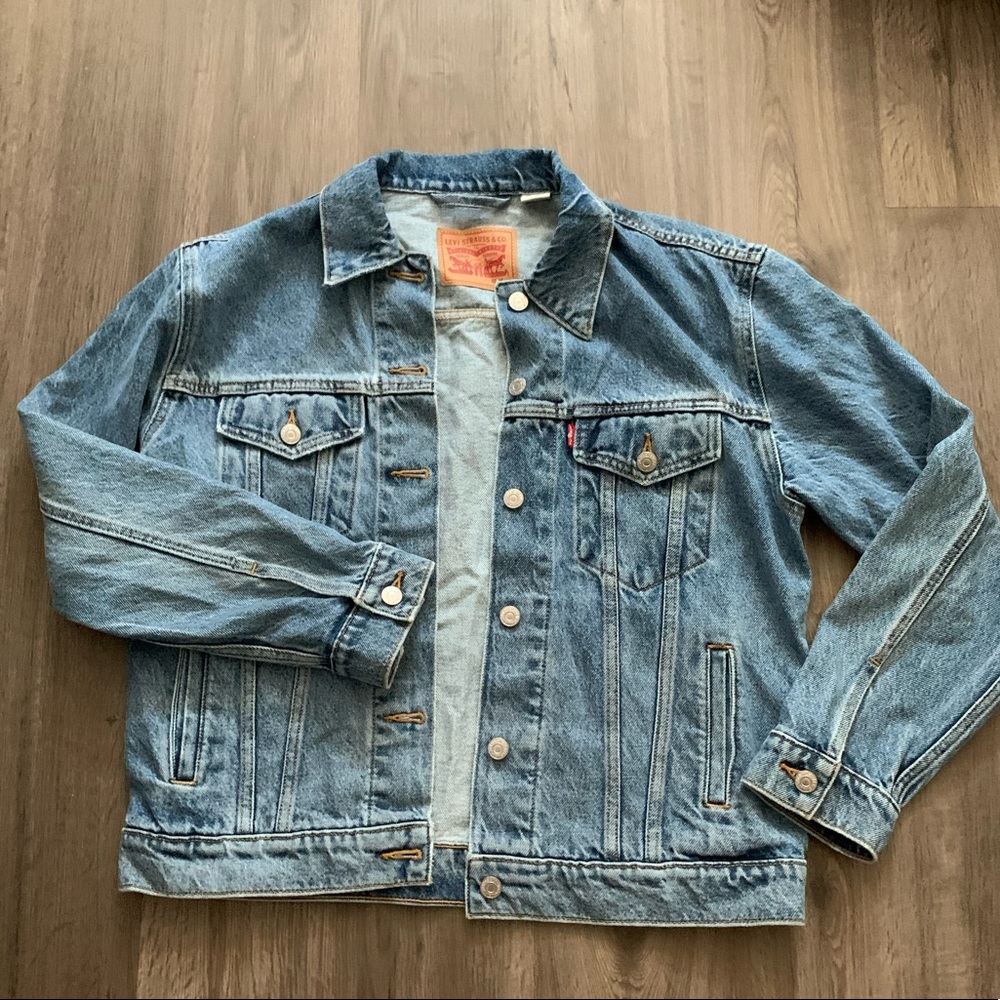 Levi boyfriend style jean trucker jacket